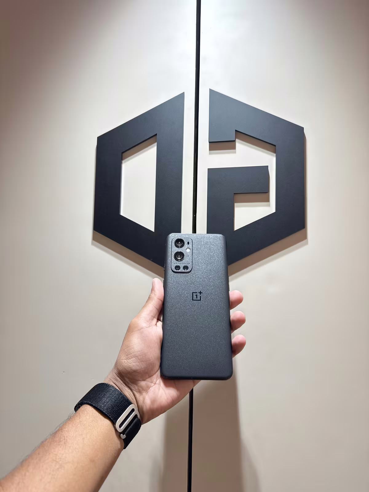 One Plus 9 Pro Black 12-256Gb 3 Months